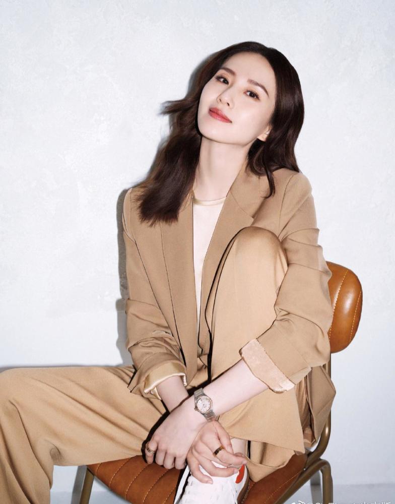 ��ʫʫ���˽ڴ���ɫ��ȹ������ˣ����糤����������������